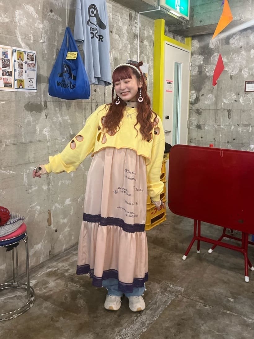 HELLO.SANFRANCISCO 花花鏤空 cropped sweatshirt