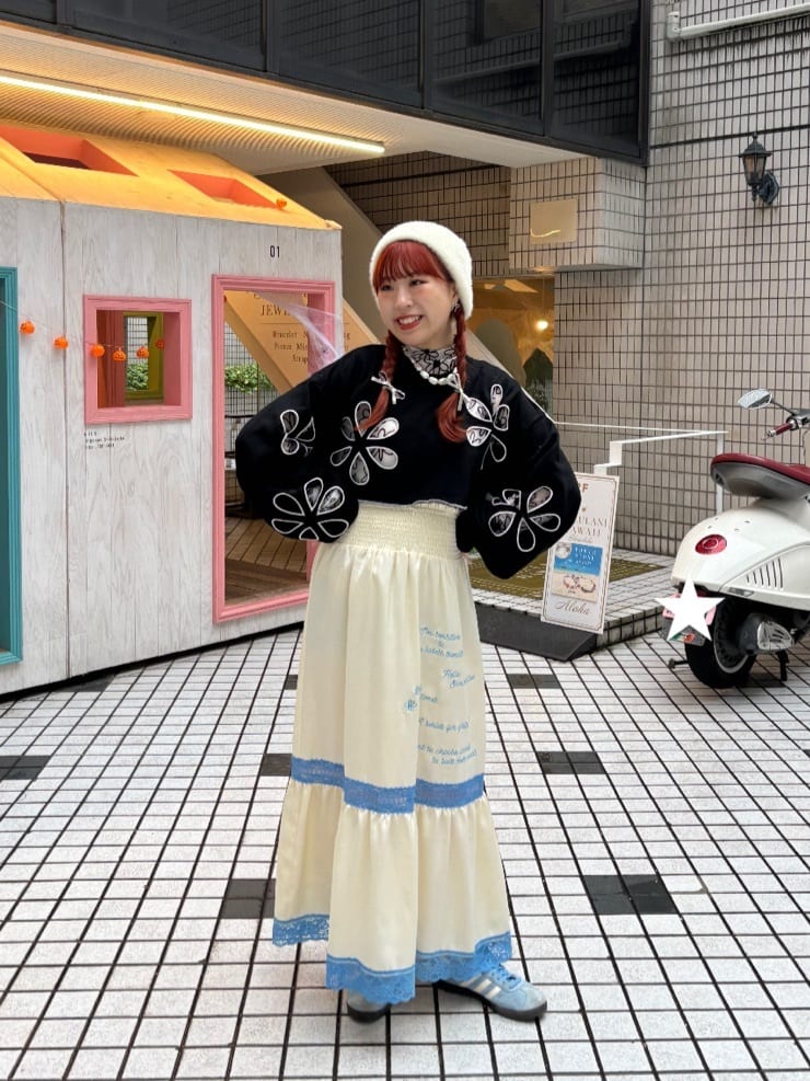 HELLO.SANFRANCISCO 花花鏤空 cropped sweatshirt