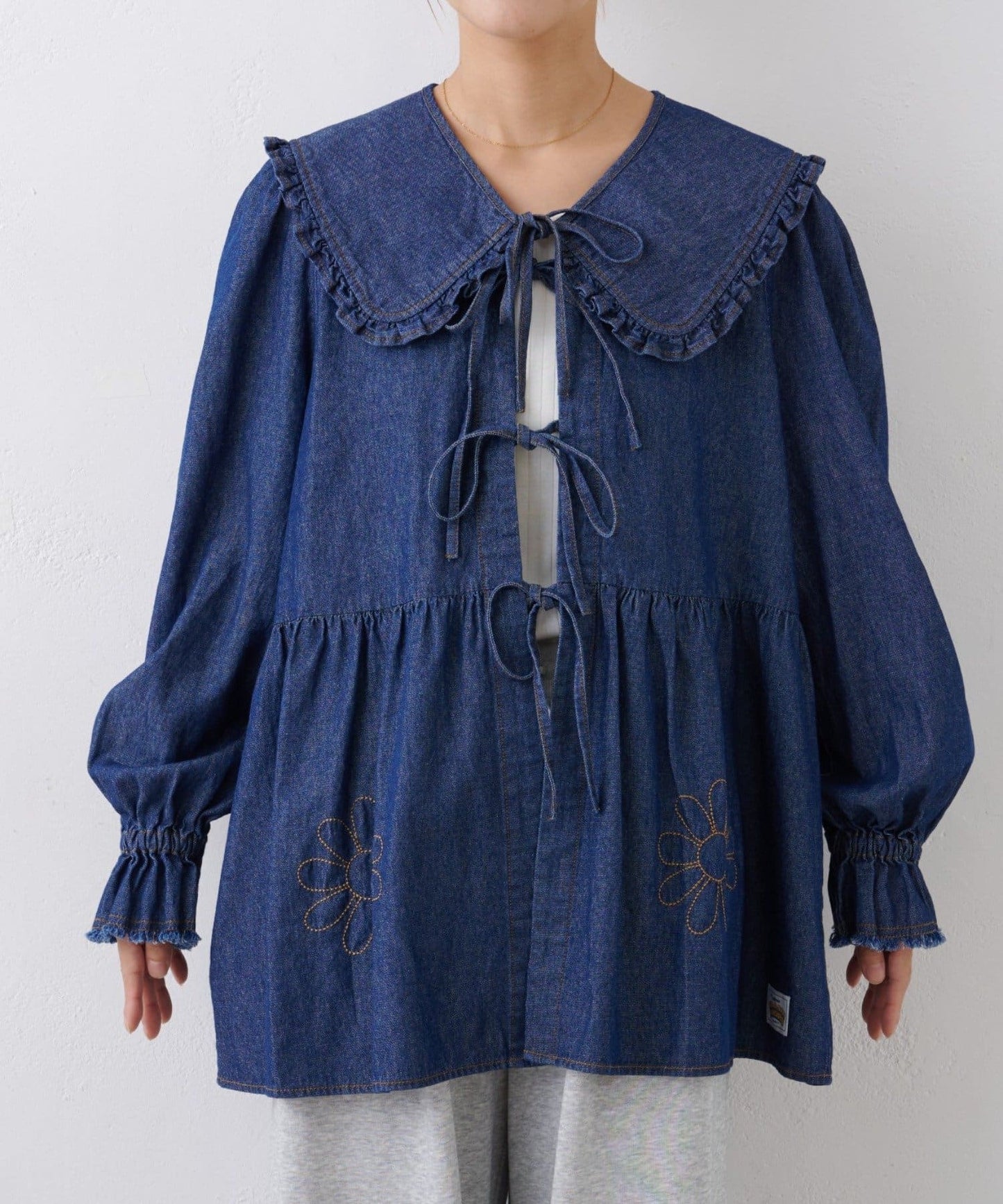 HELLO.SANFRANCISCO 花花刺繡牛仔Blouse