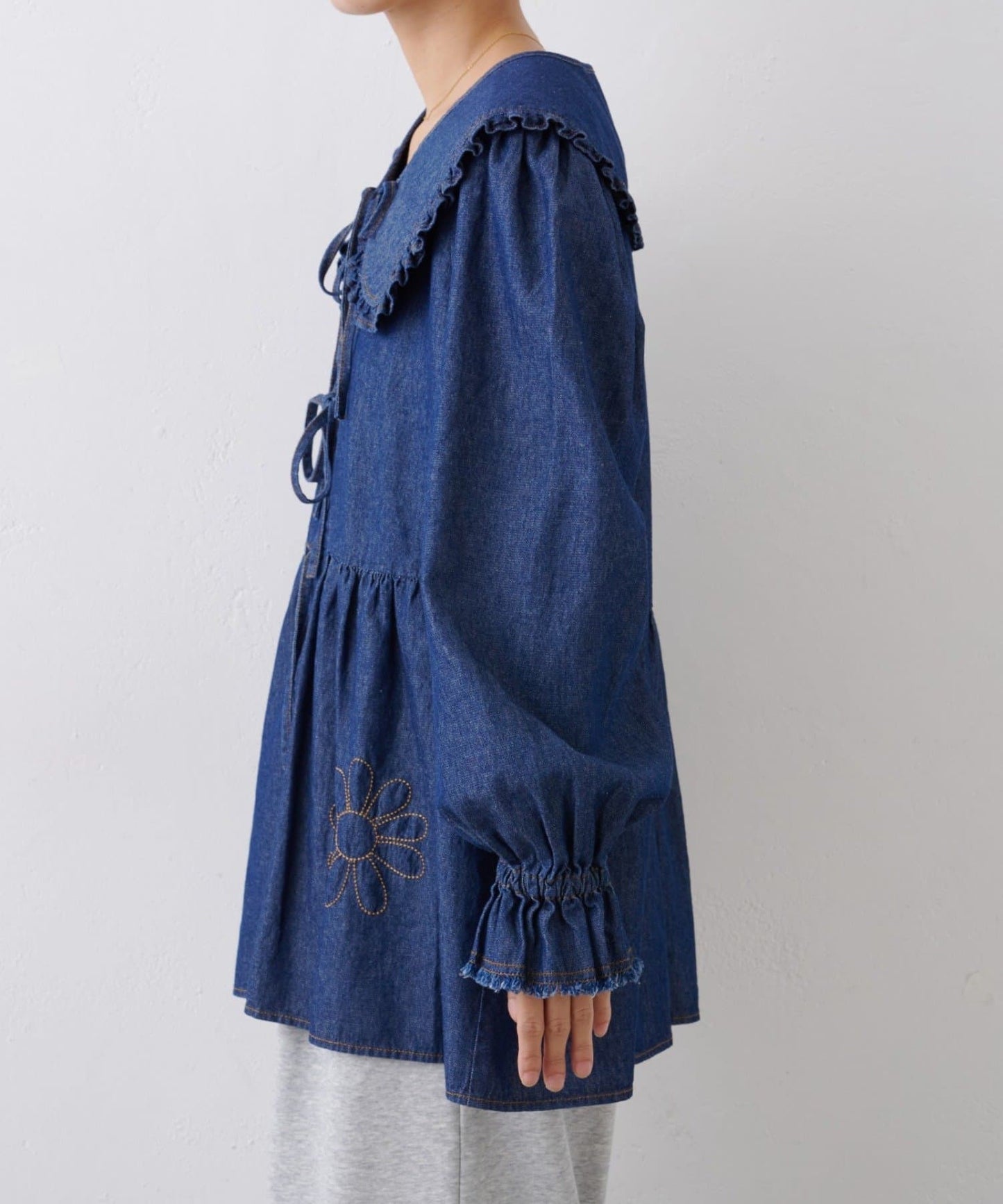 HELLO.SANFRANCISCO 花花刺繡牛仔Blouse