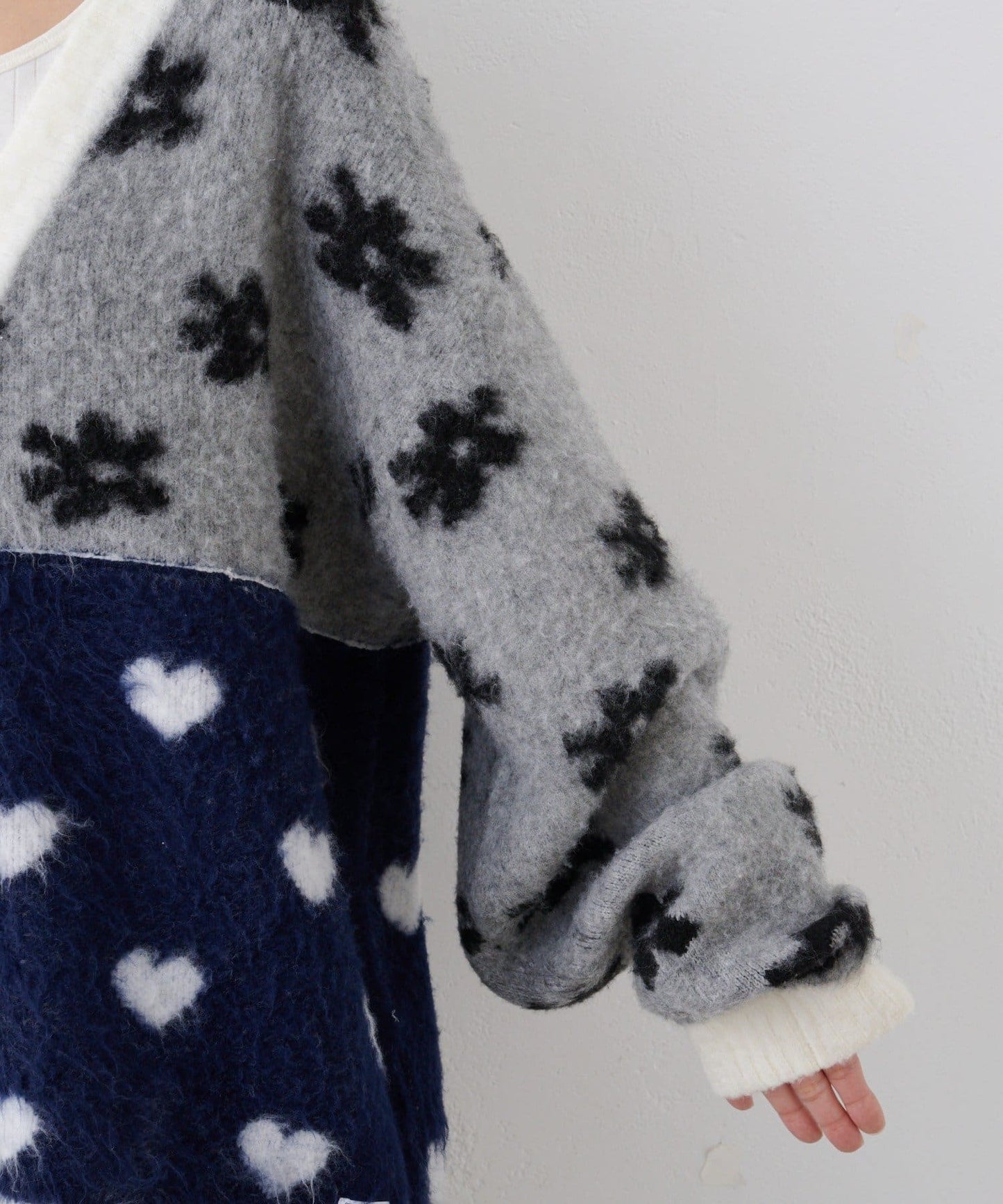 HELLO.SANFRANCISCO 拼接心心紐扣 cardigan