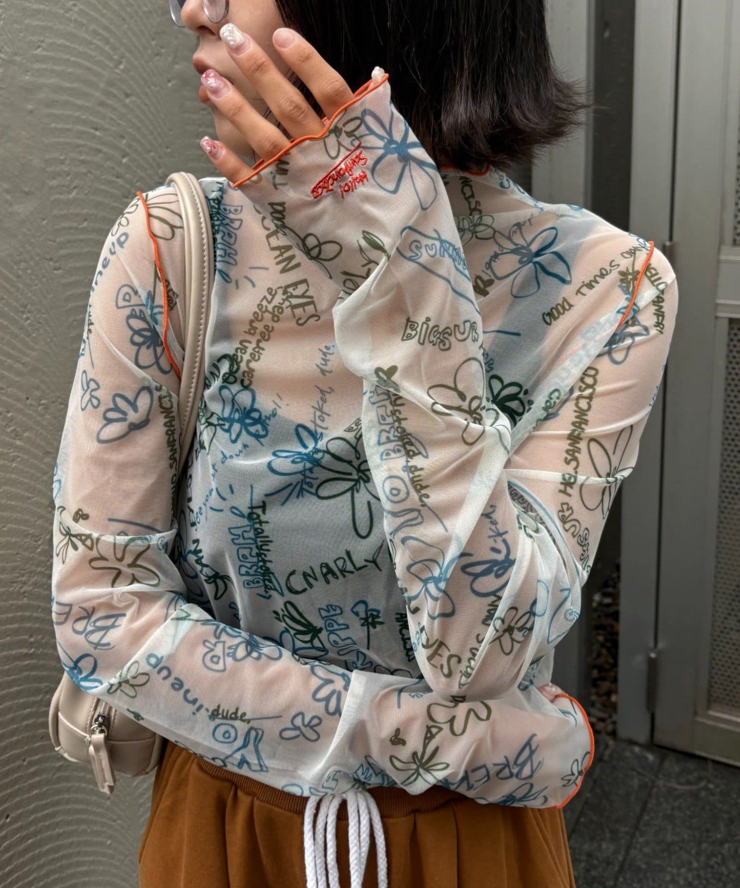 HELLO.SANFRANCISCO 塗鴉印花 sheer top