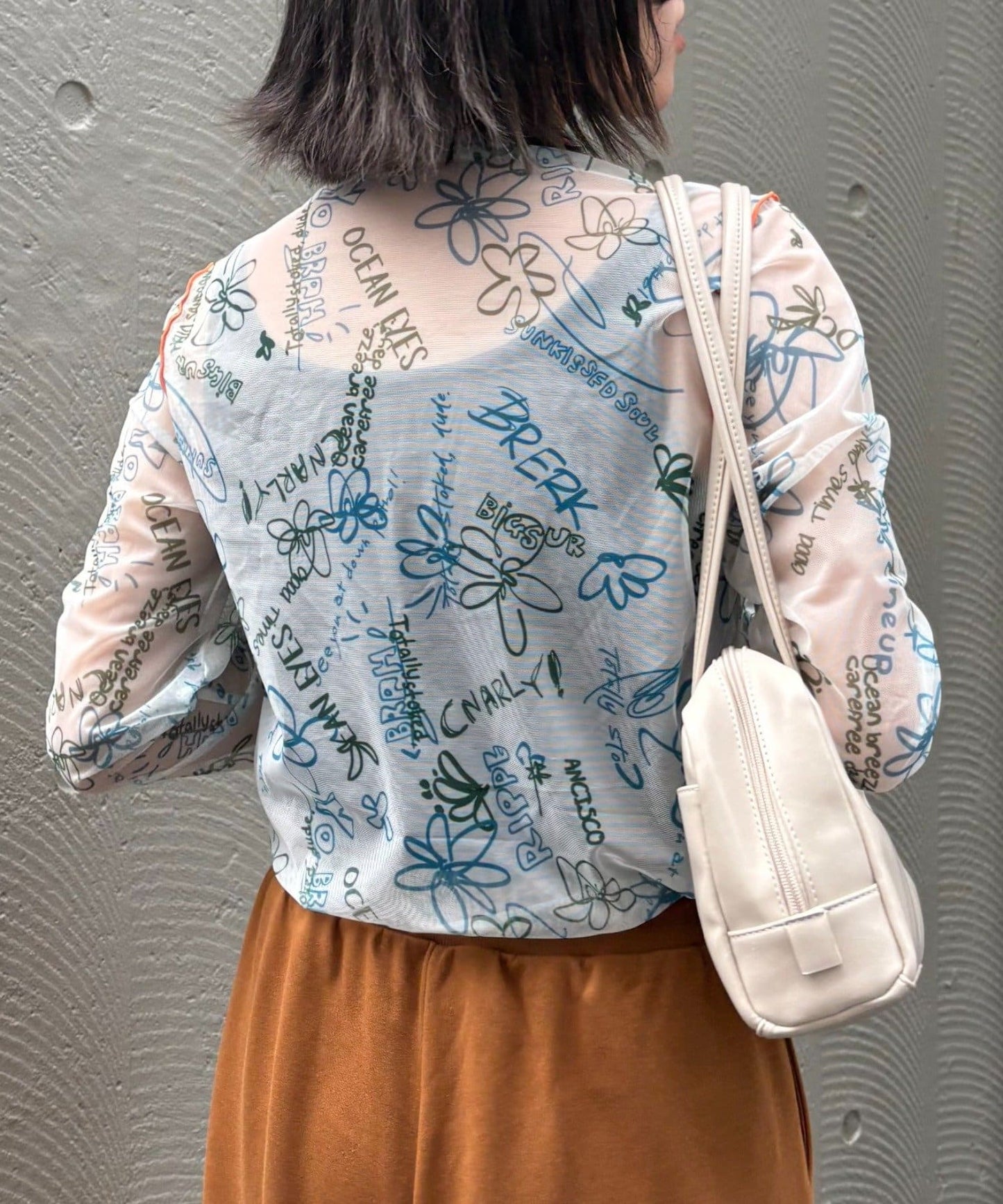 HELLO.SANFRANCISCO 塗鴉印花 sheer top