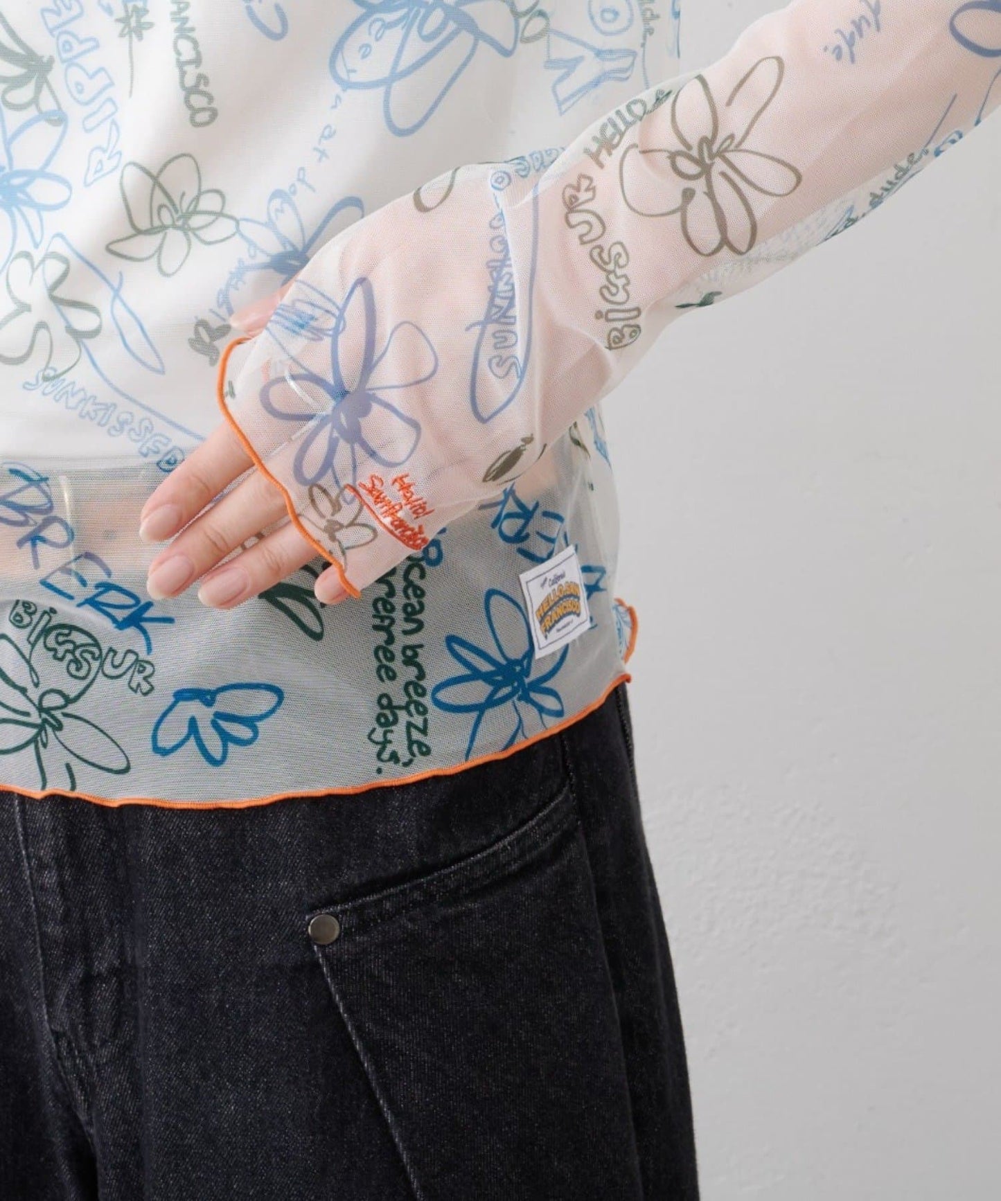 HELLO.SANFRANCISCO 塗鴉印花 sheer top