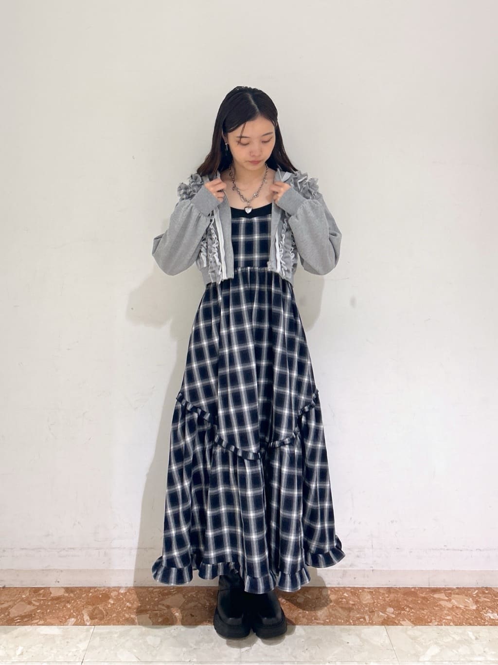 w closet Ruffled W-zip sweatshirt