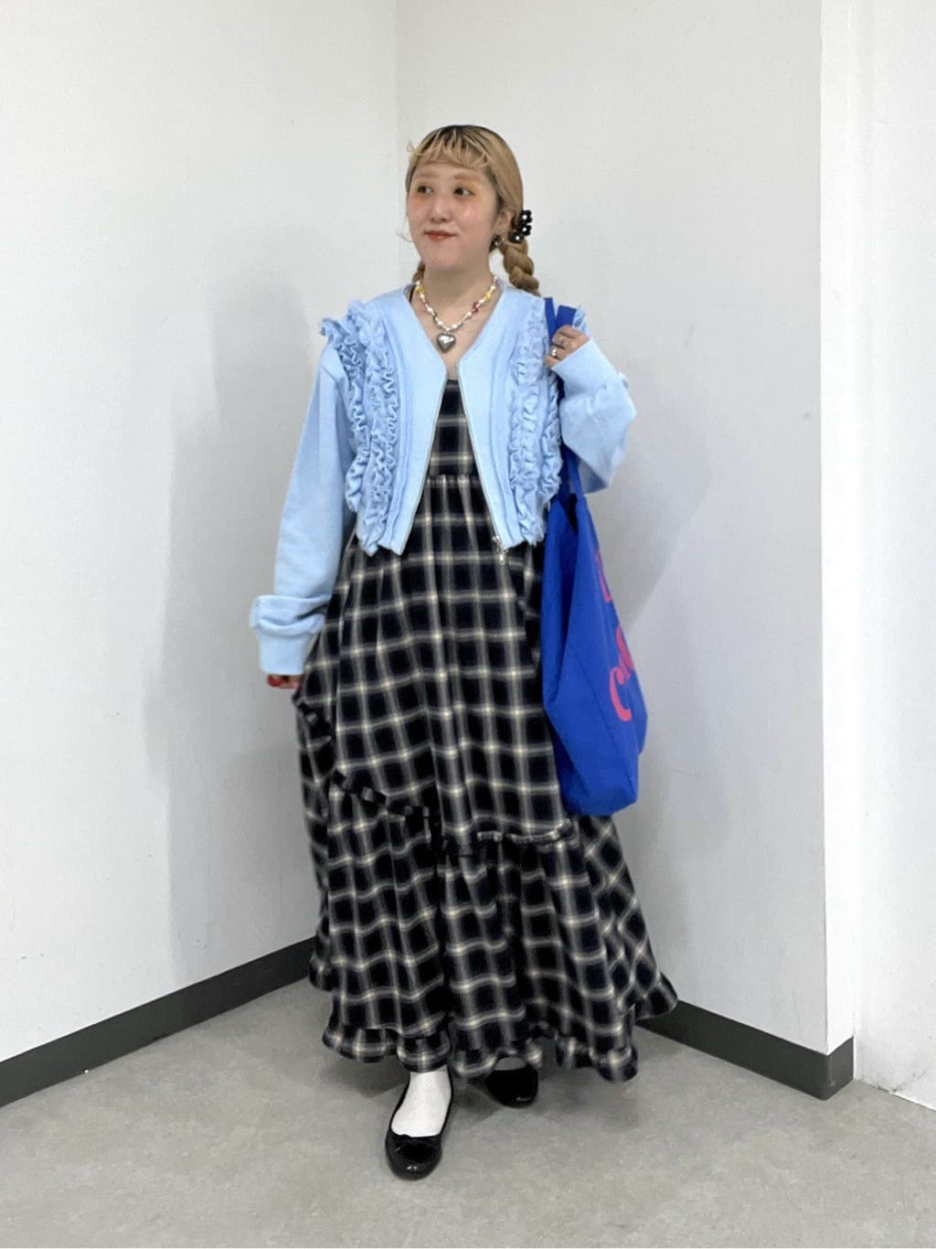 w closet Ruffled W-zip sweatshirt