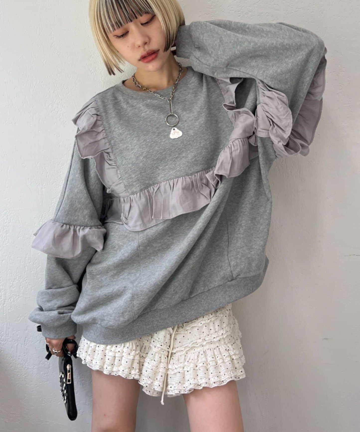 w closet Frill BIG sweatshirt