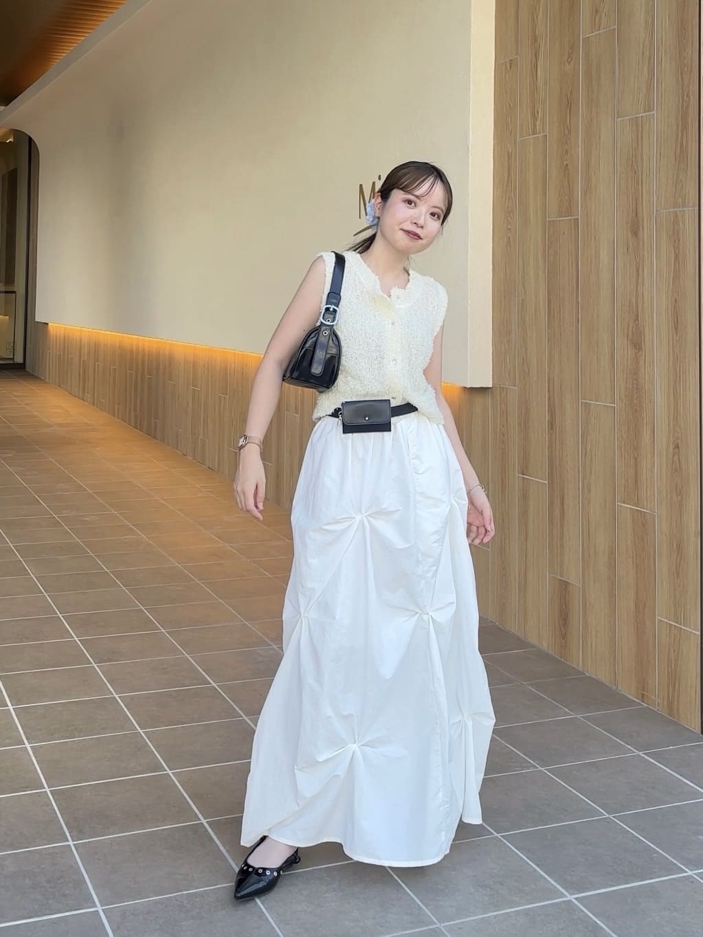 Kastane Flower Tuck Long Skirt - Image 45