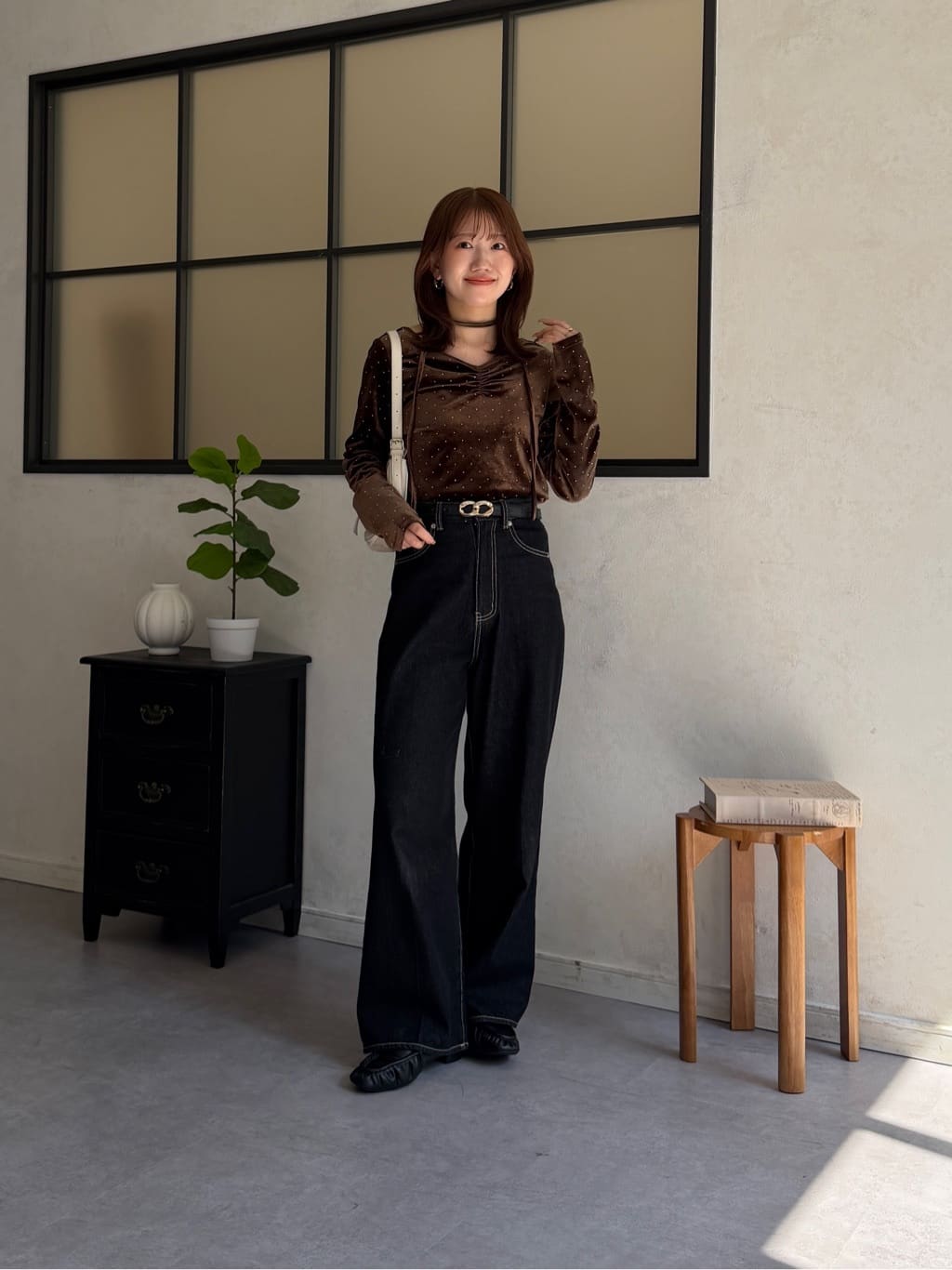 Thevon 水鑽絨面 V領Top with choker - Image 32