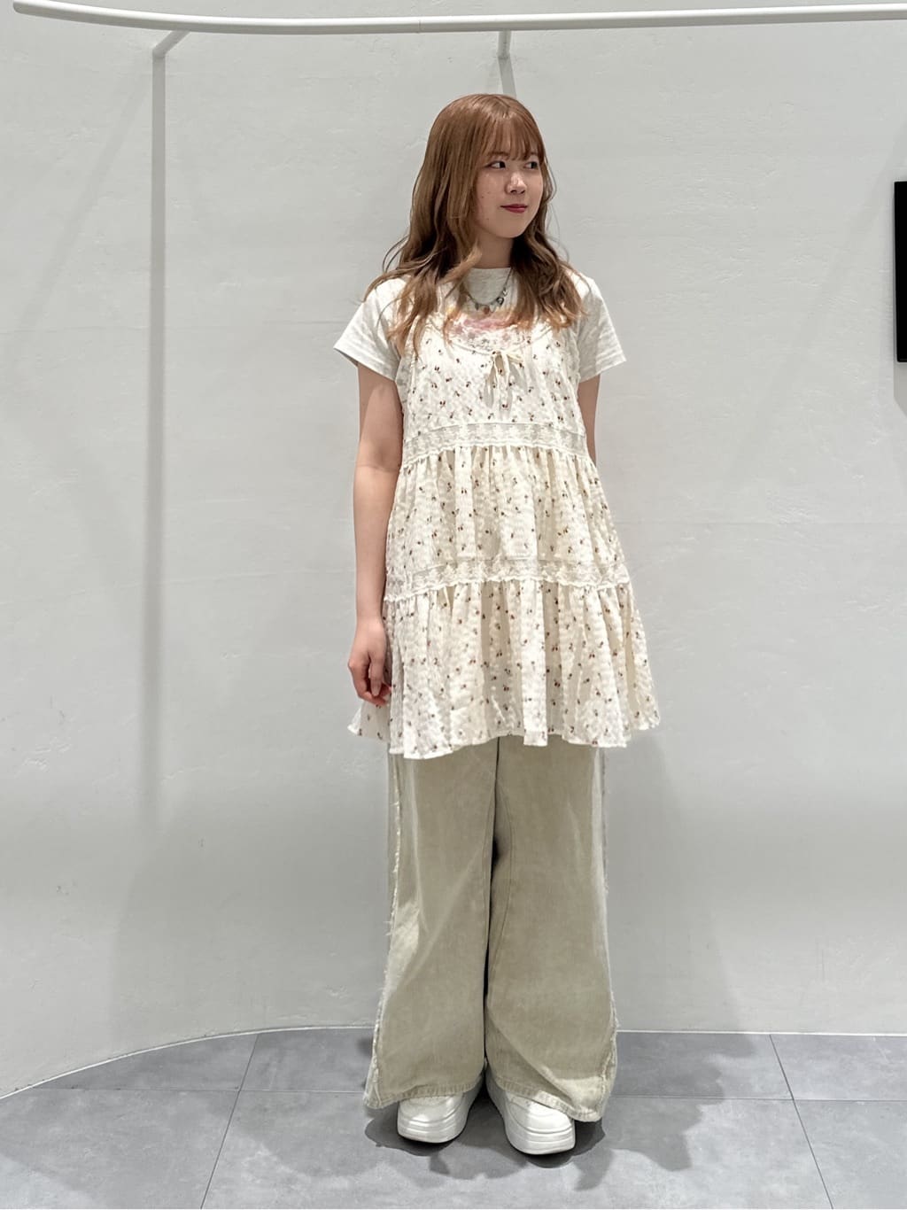 w closet floral TEE - Image 46