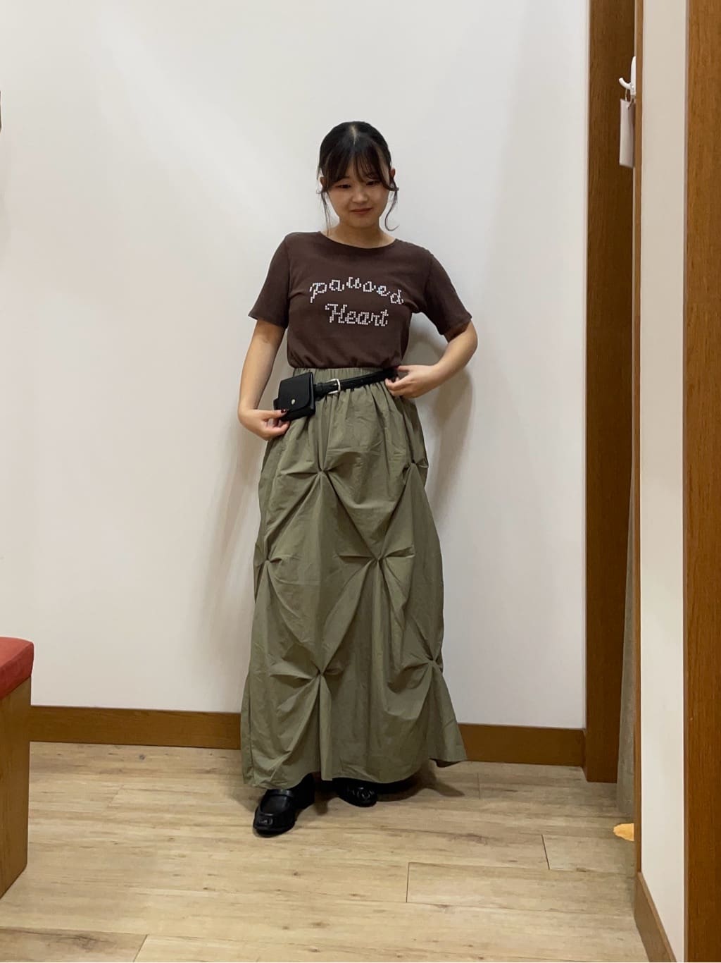 Kastane Flower Tuck Long Skirt - Image 46