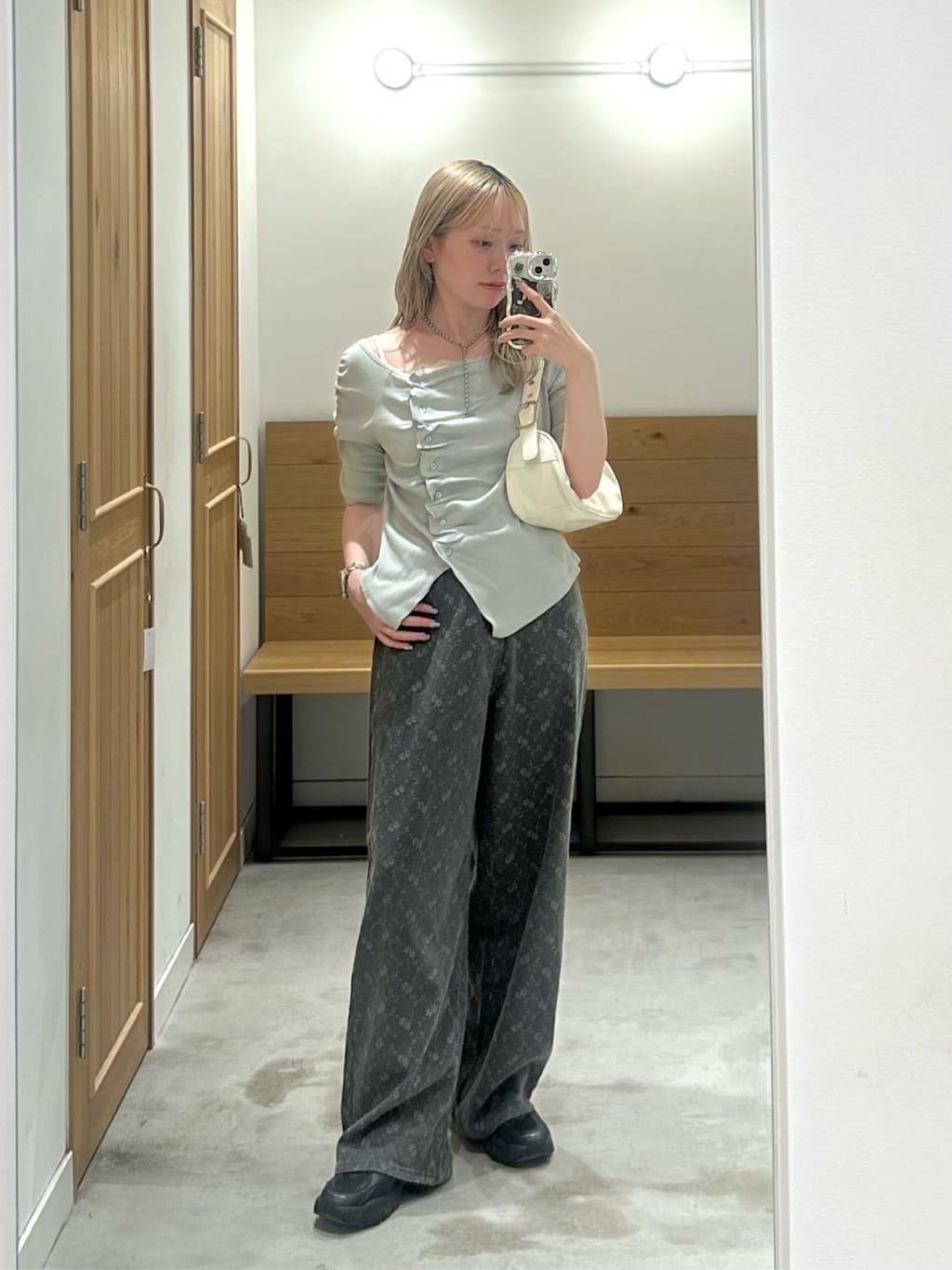 Kastane [Wide] floral embroidered denim - Image 32