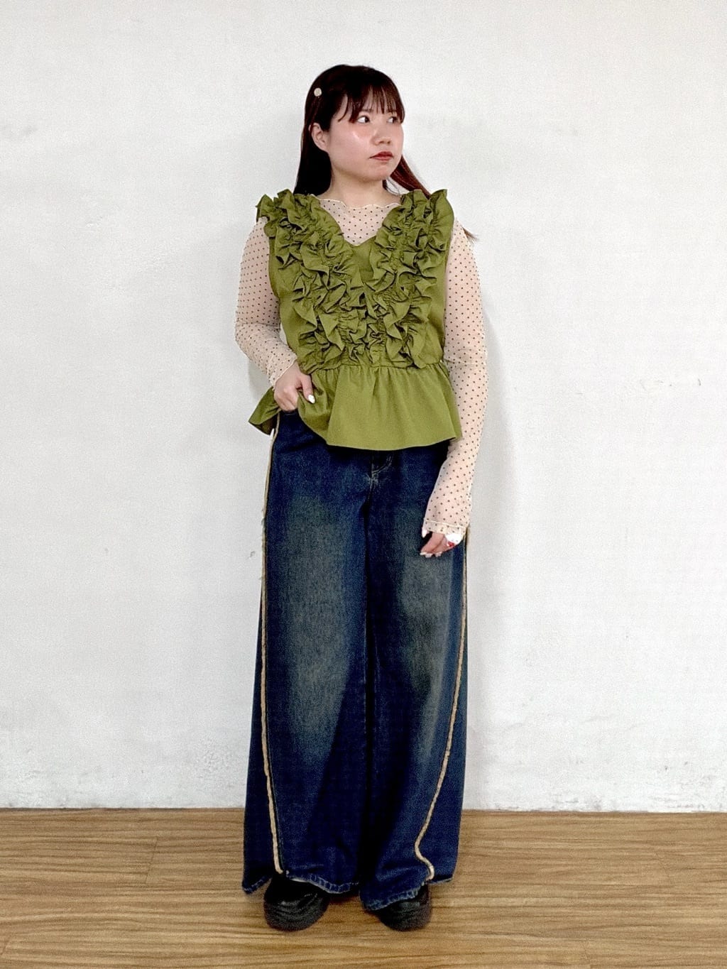w closet Frilly sleeveless blouse - Image 90