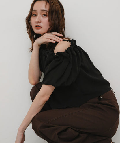 SENSE OF PLACE off-shoulder blouse - Image 11
