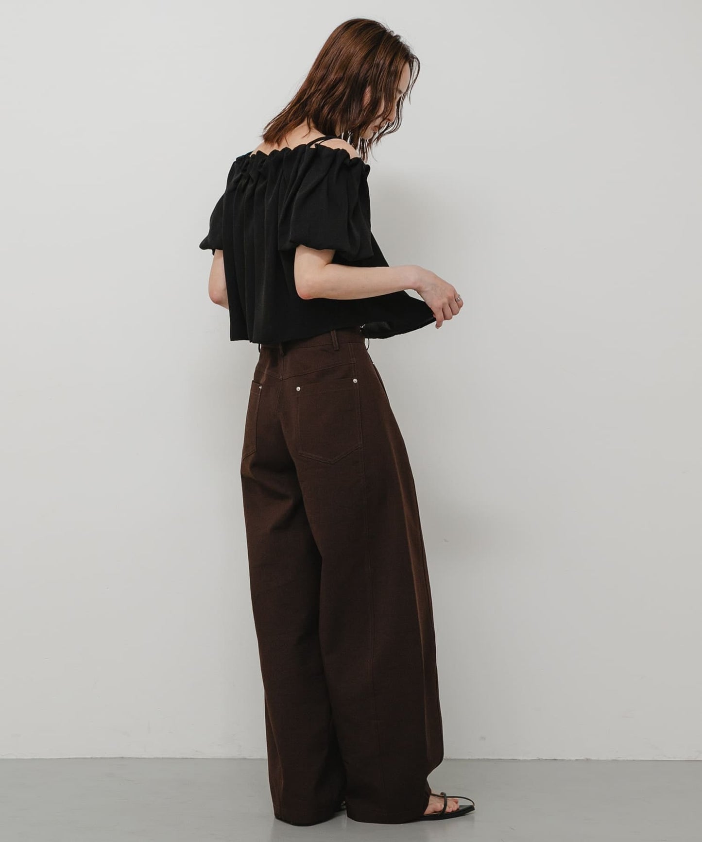 SENSE OF PLACE off-shoulder blouse - Image 15
