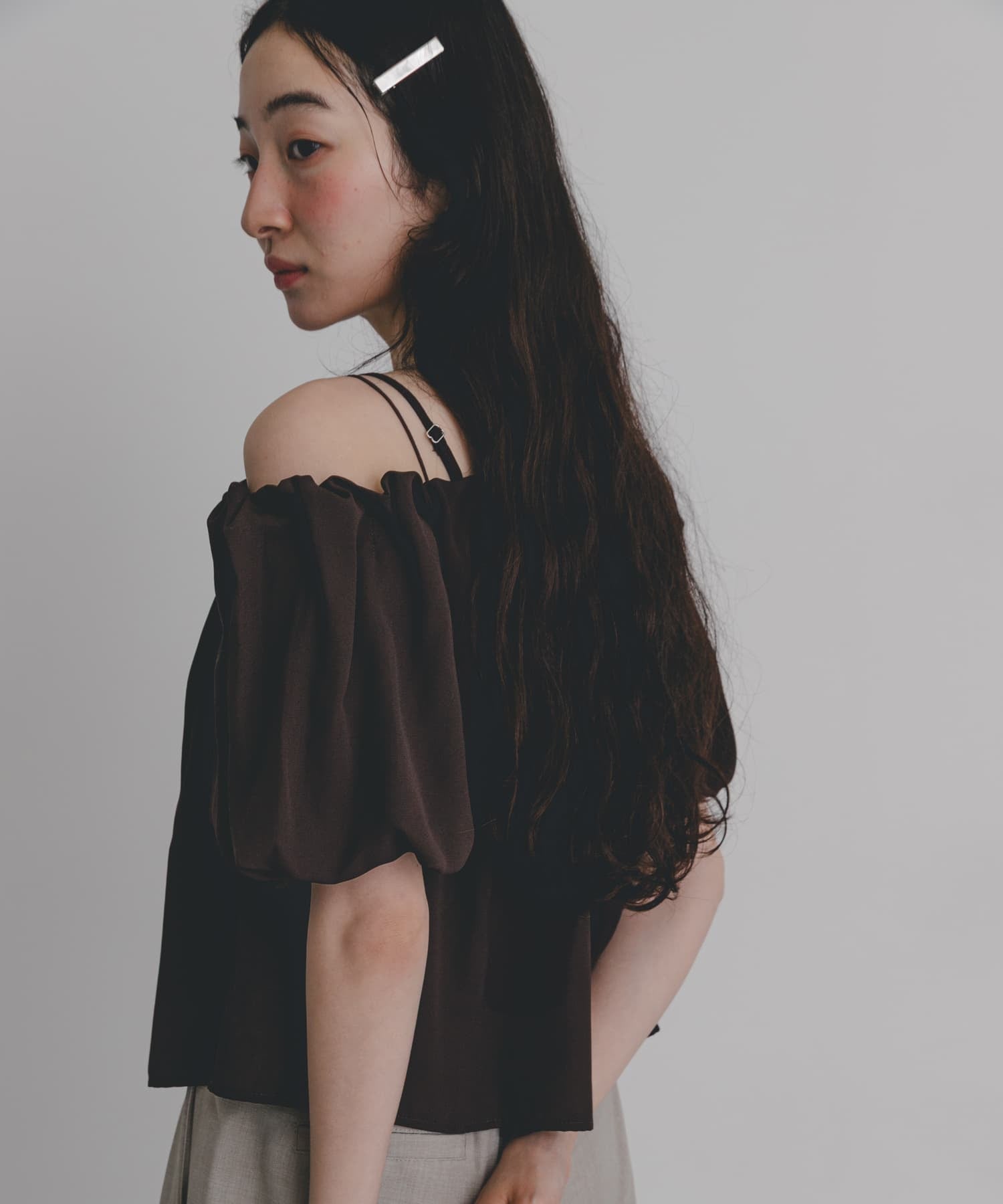 SENSE OF PLACE off-shoulder blouse - Image 17