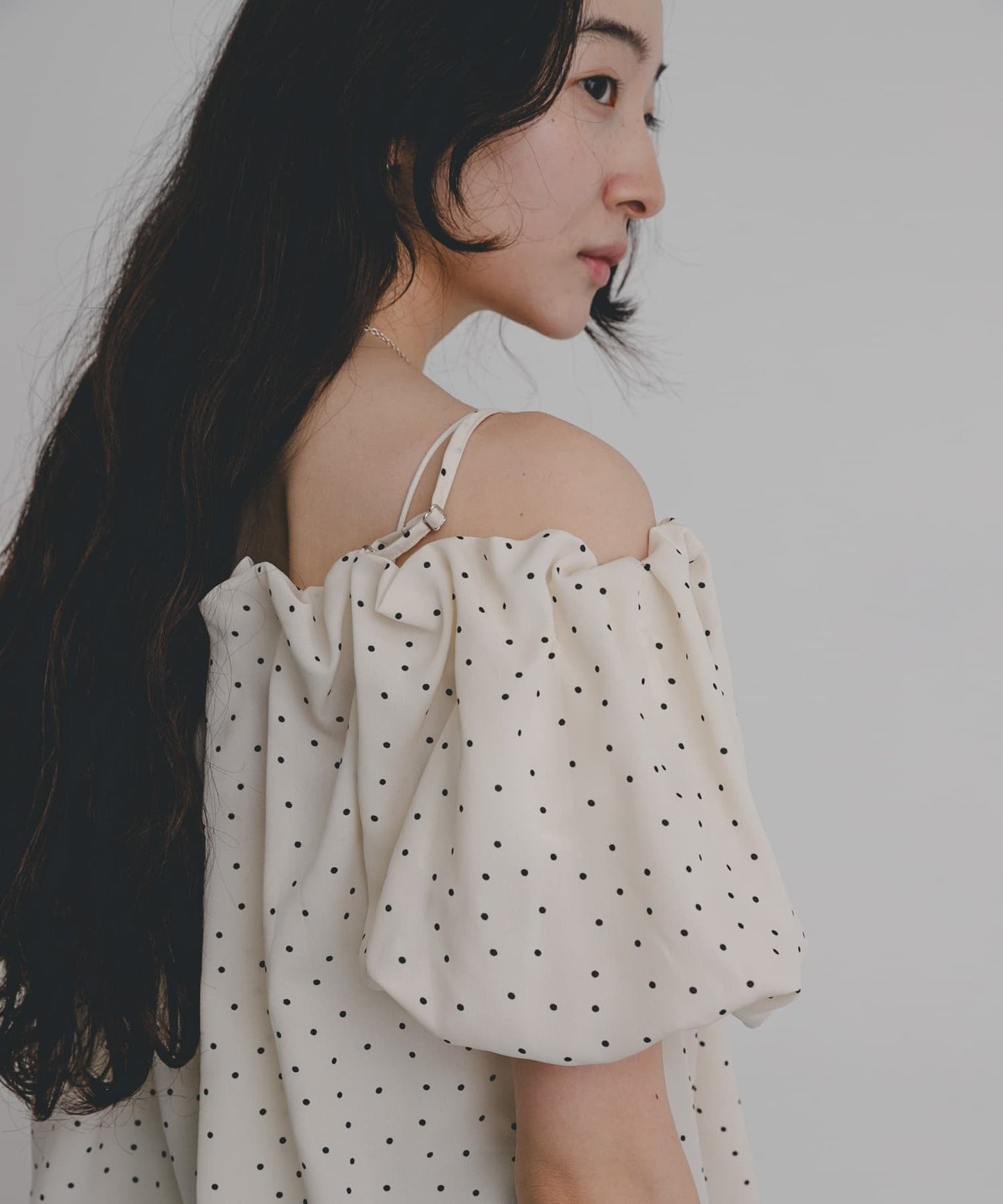 SENSE OF PLACE off-shoulder blouse - Image 4
