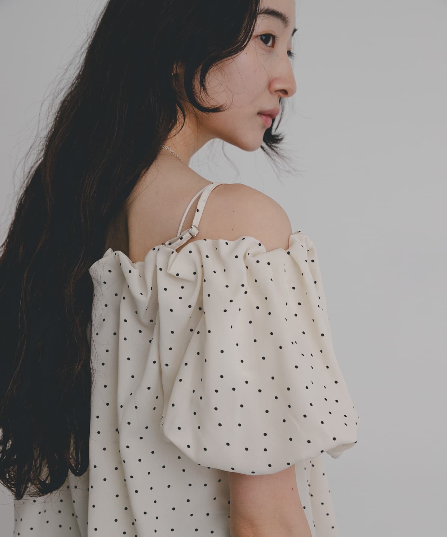 SENSE OF PLACE off-shoulder blouse - Image 4