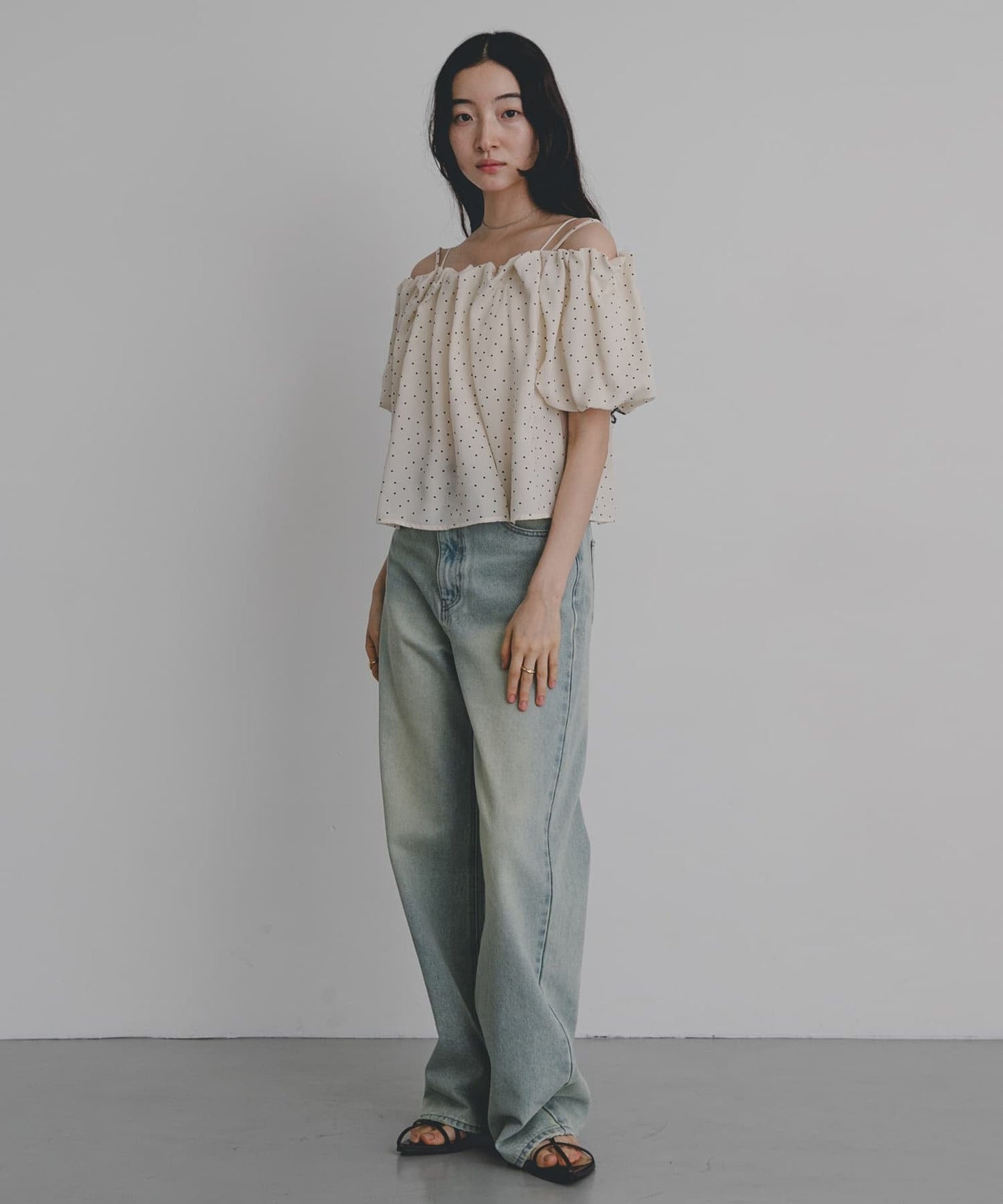SENSE OF PLACE off-shoulder blouse - Image 9