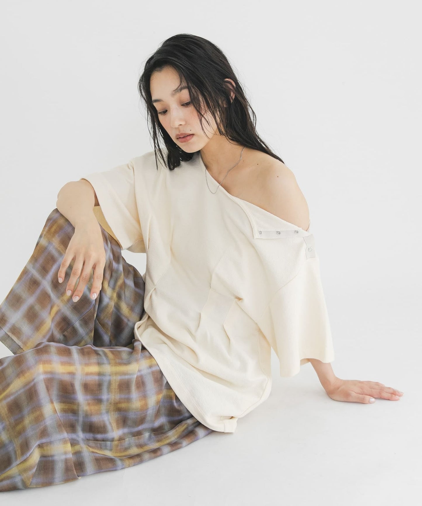 KBF 露肩修腰寬鬆Tee - Image 1