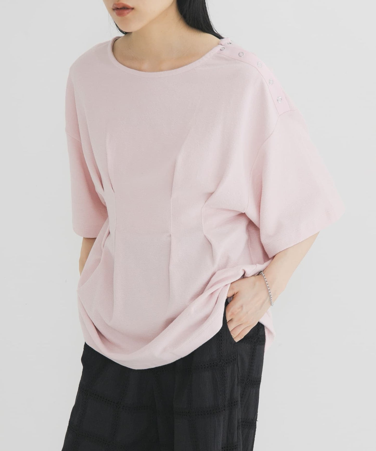 KBF 露肩修腰寬鬆Tee - Image 18