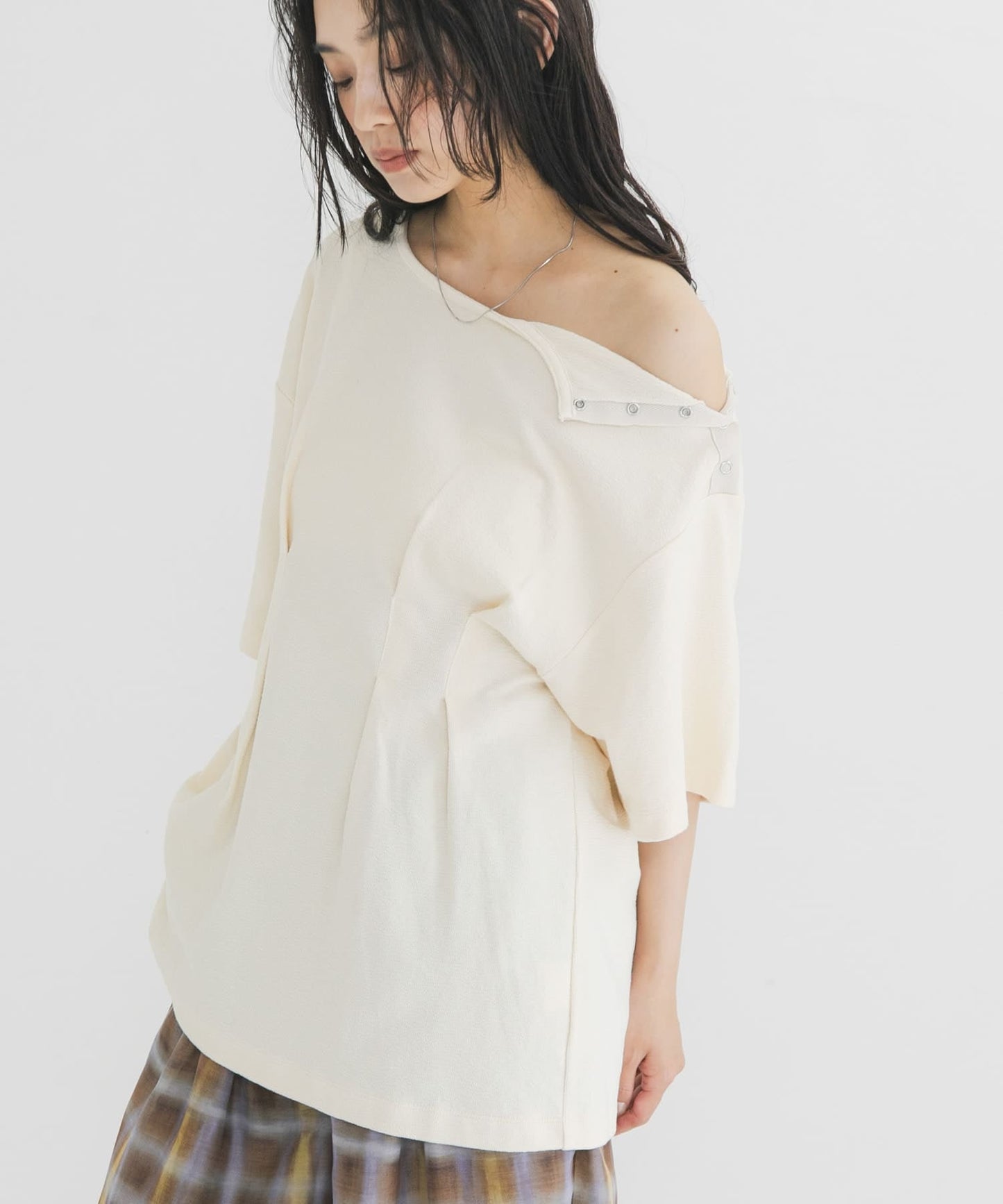 KBF 露肩修腰寬鬆Tee - Image 5
