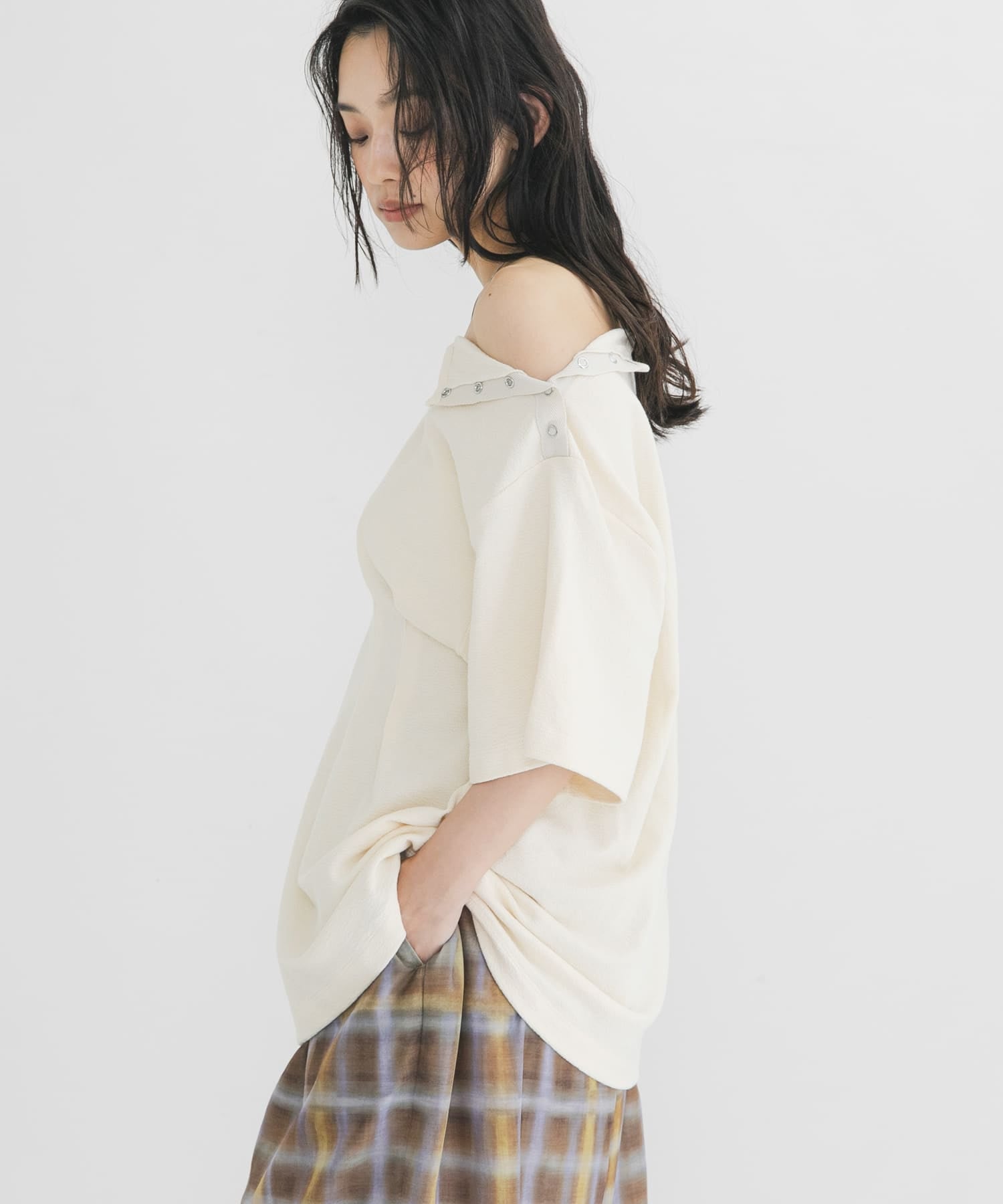 KBF 露肩修腰寬鬆Tee - Image 6