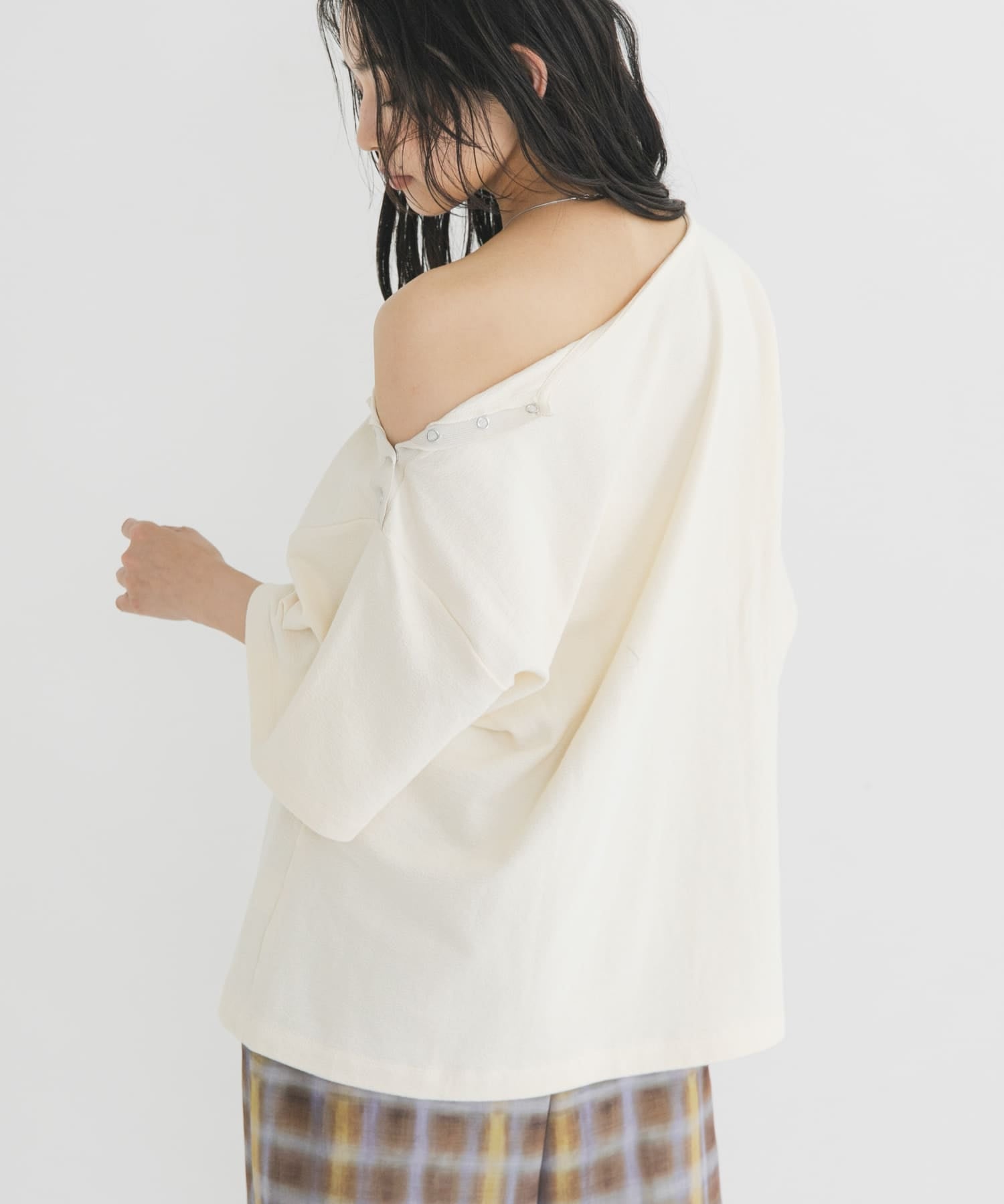 KBF 露肩修腰寬鬆Tee - Image 7