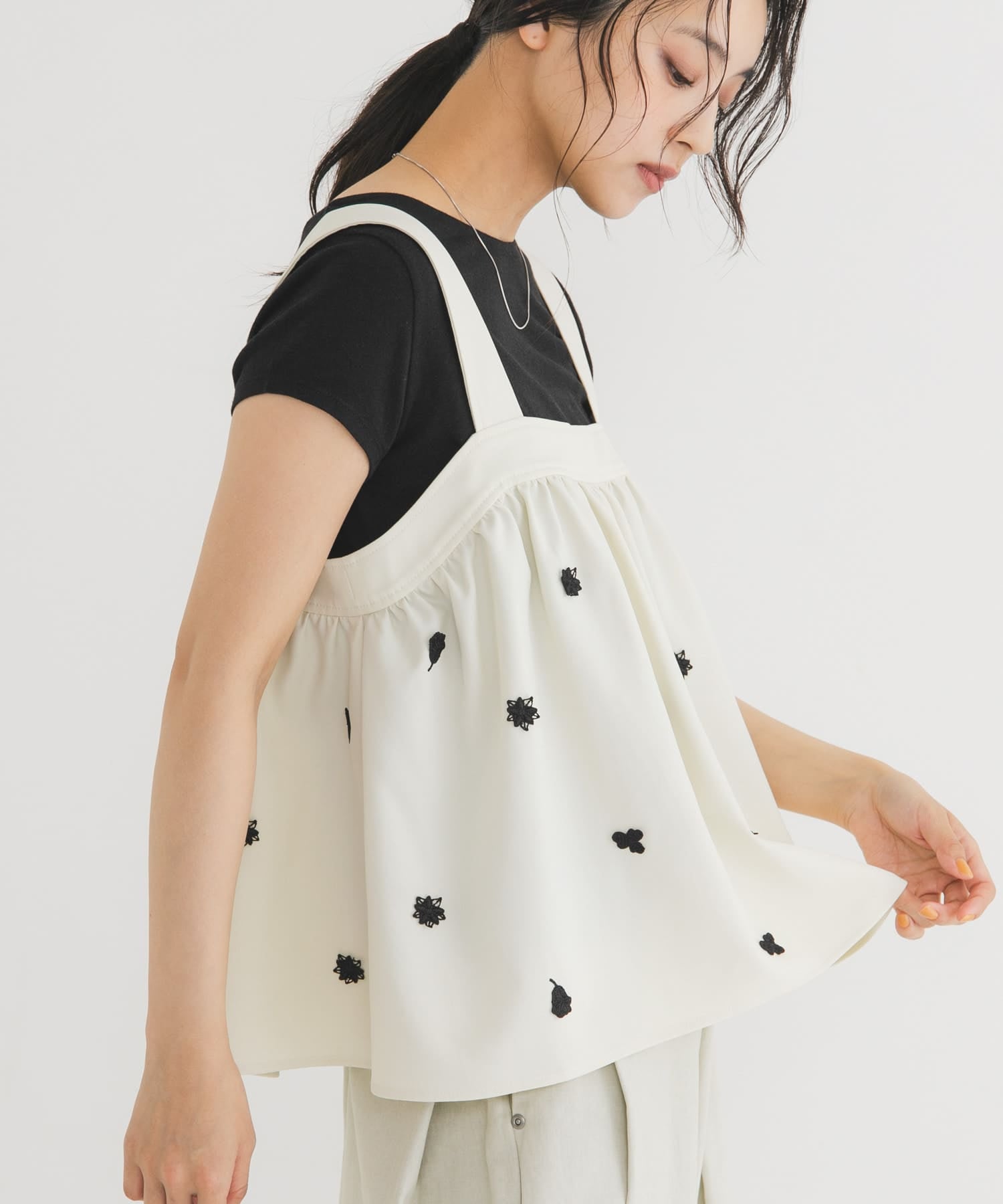 KBF 刺繡碎褶背心 - Image 11