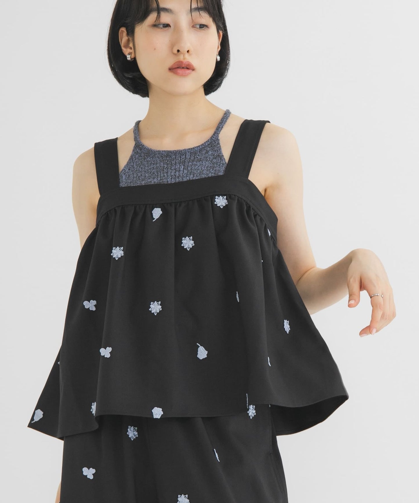 KBF 刺繡碎褶背心 - Image 4