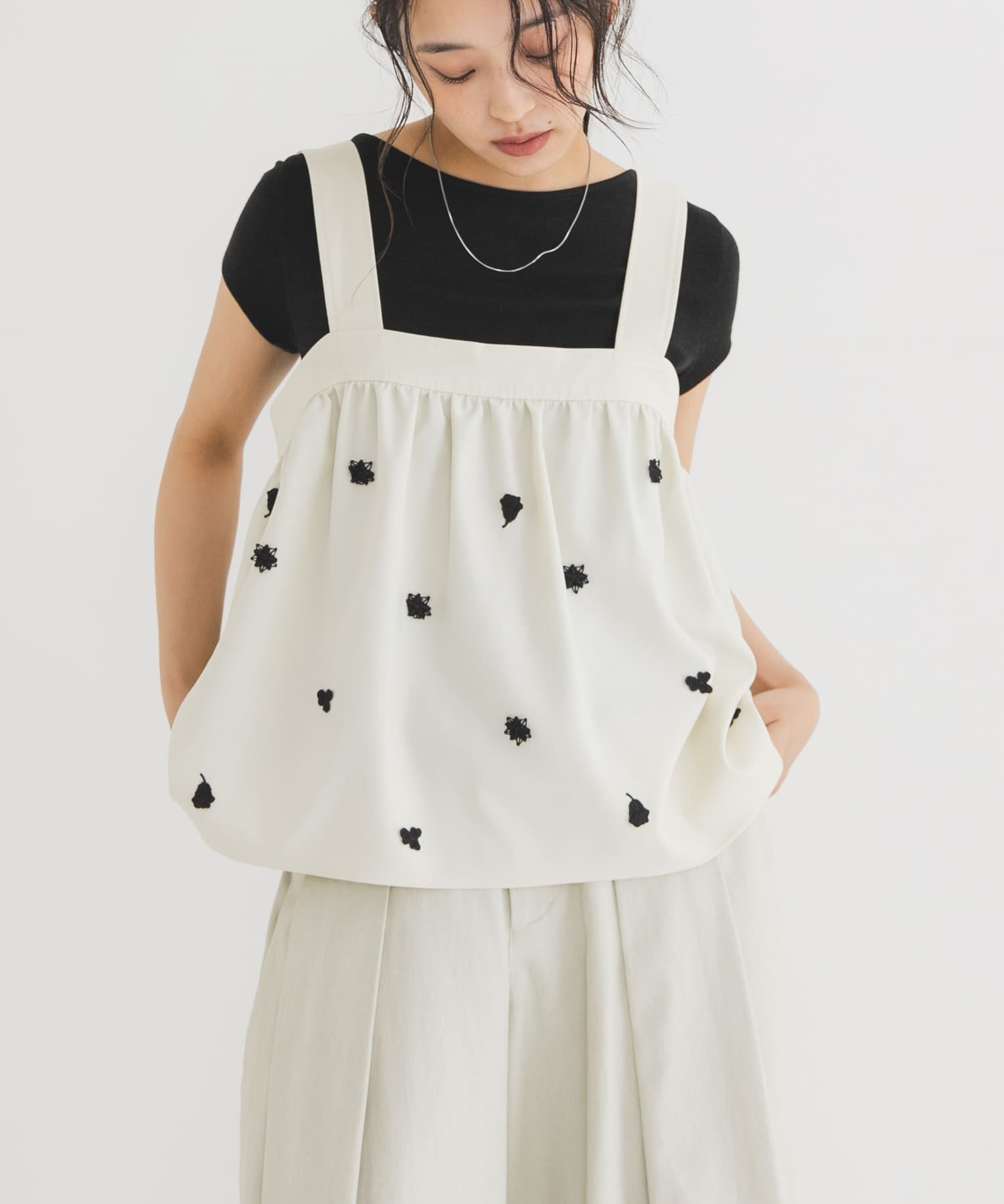 KBF 刺繡碎褶背心 - Image 10