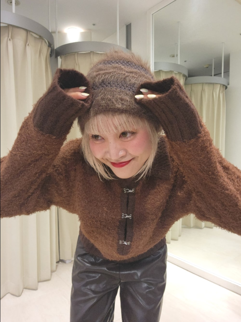 KBF front hook bear knit