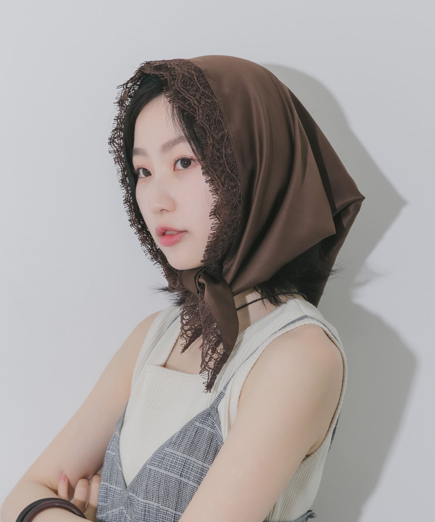 SMELLY 緞面蕾絲三角圍巾 - Image 18
