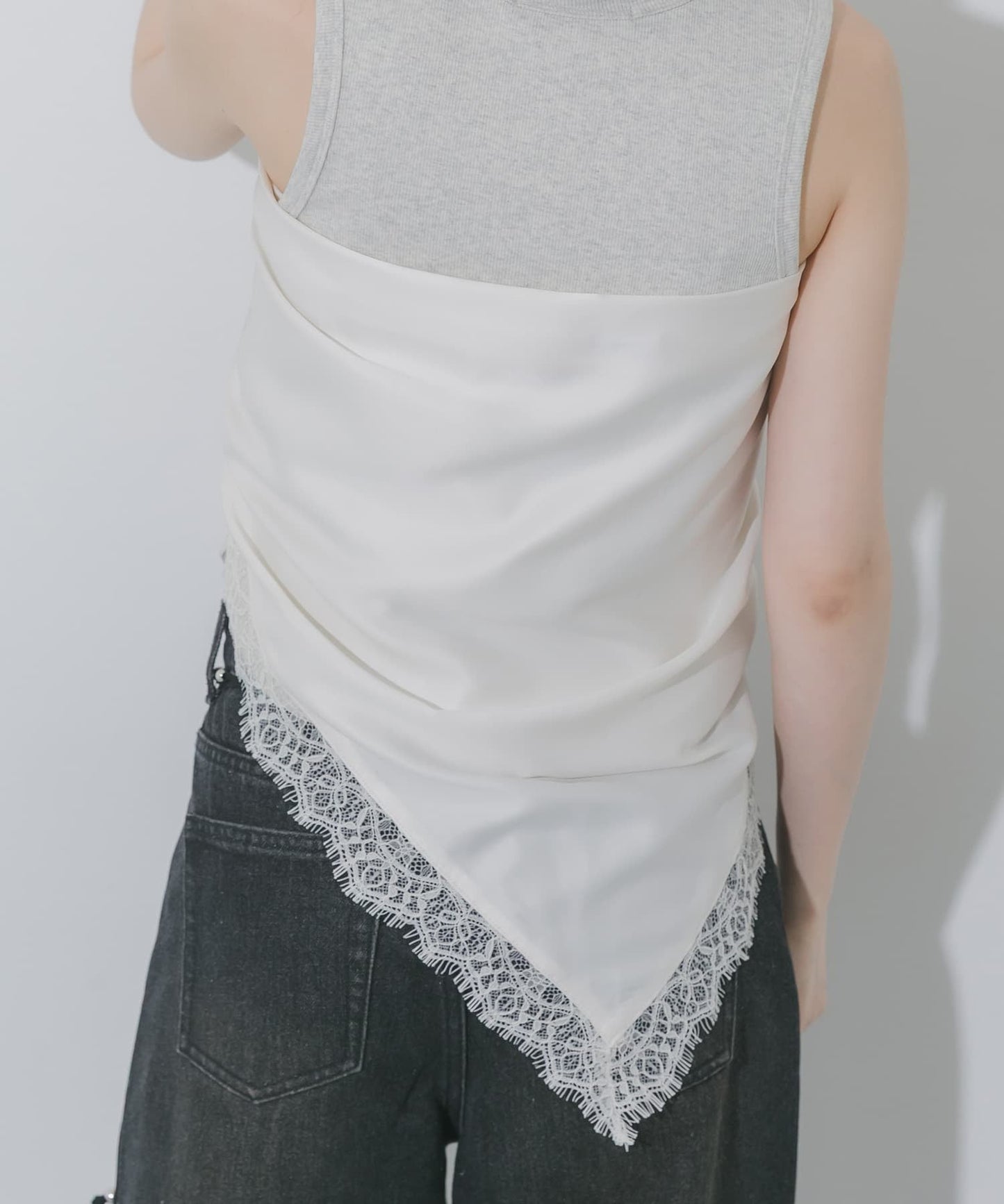 SMELLY 緞面蕾絲三角圍巾 - Image 4