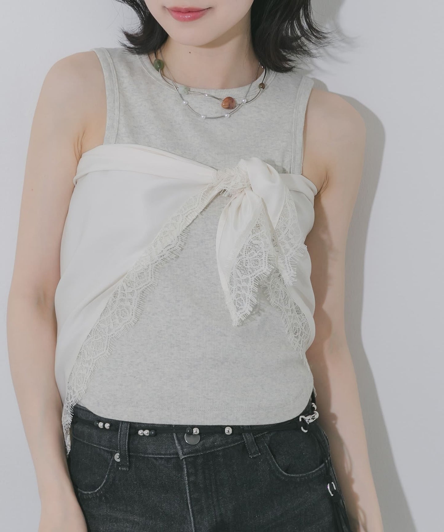 SMELLY 緞面蕾絲三角圍巾 - Image 5