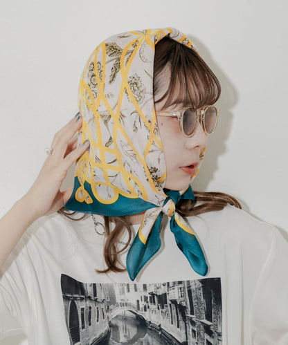 SMELLY Pattern Scarf