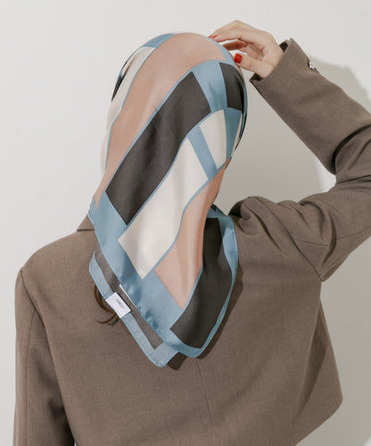 SMELLY 圖騰大絲巾