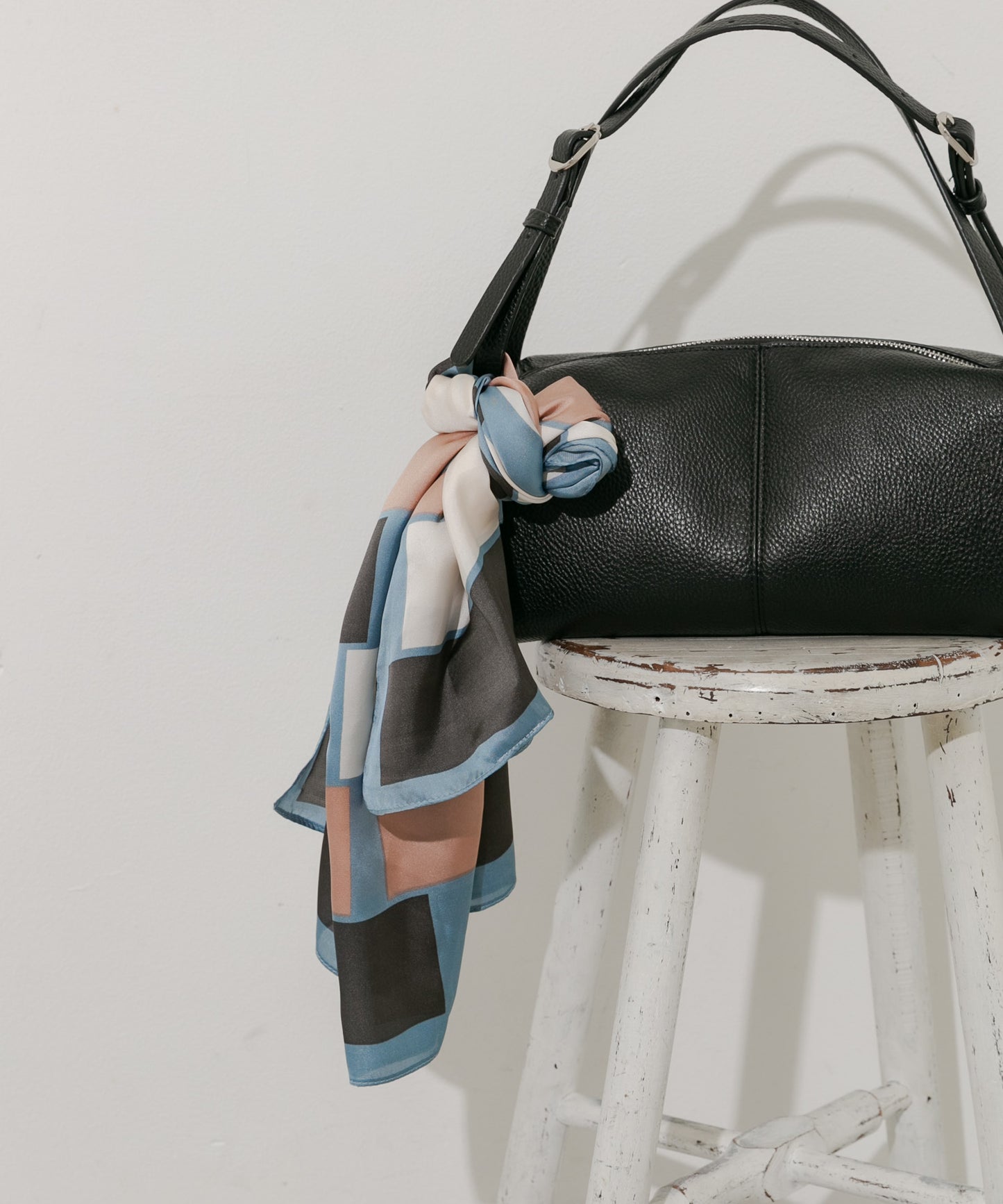 SMELLY 圖騰大絲巾