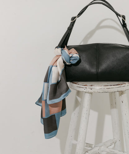 SMELLY 圖騰大絲巾