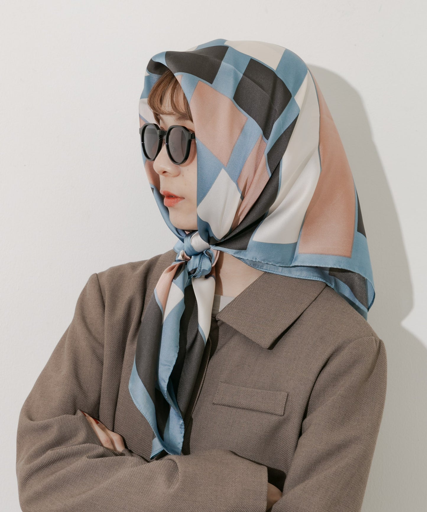 SMELLY 圖騰大絲巾