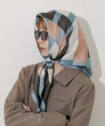 SMELLY 圖騰大絲巾