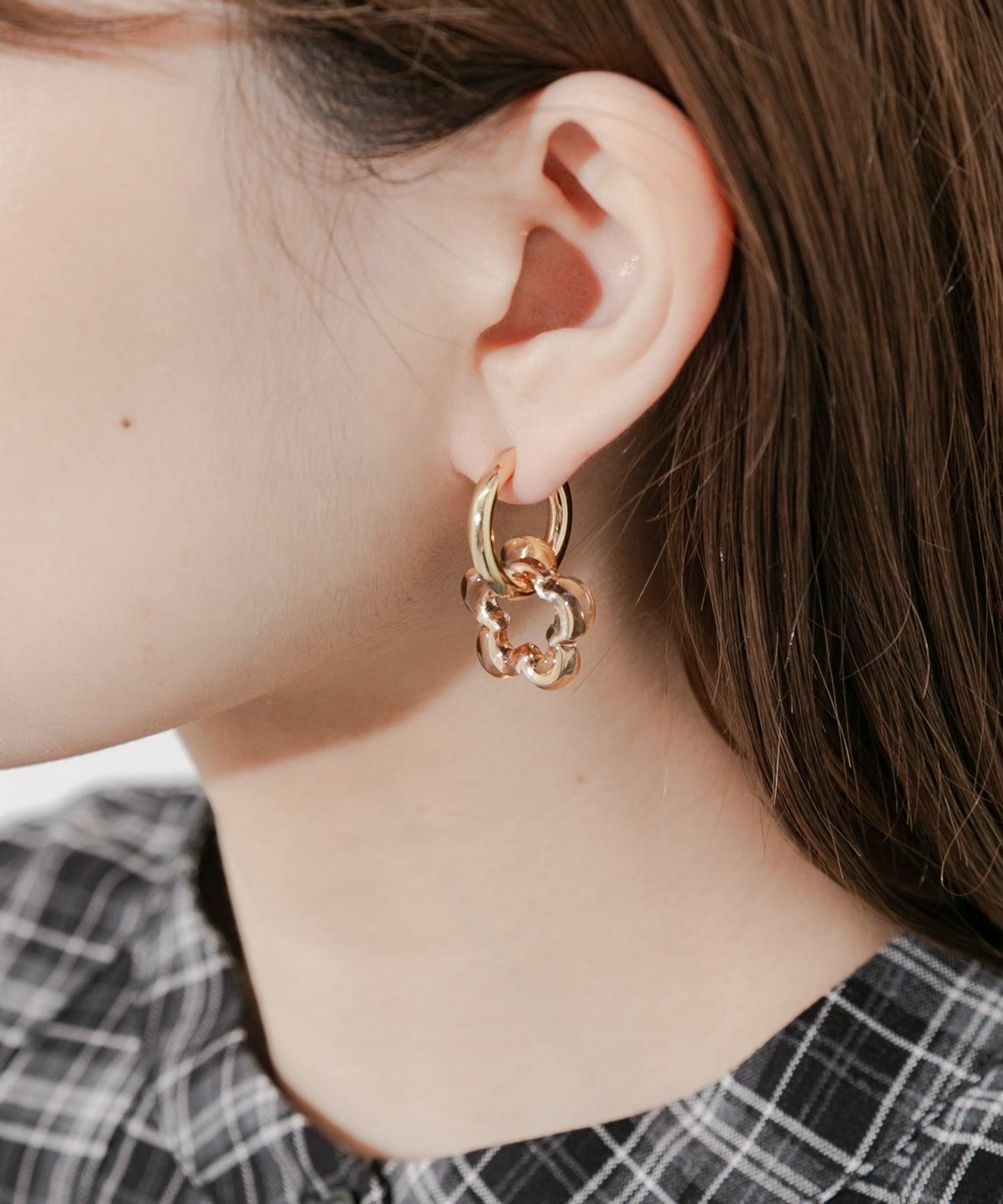 SMELLY Clear Flower Hoop Earrings