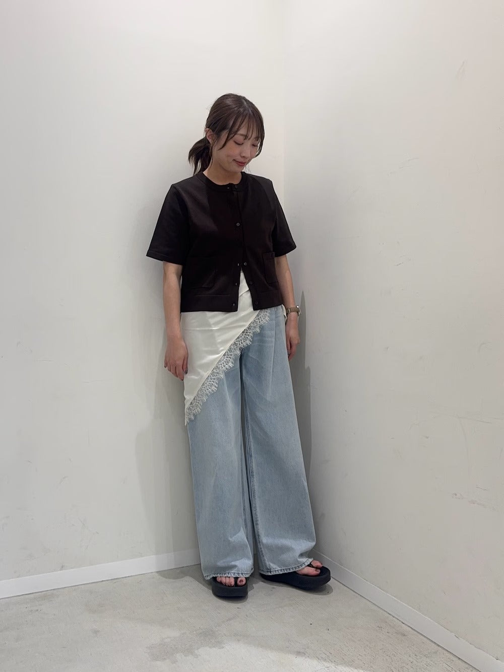 SMELLY 緞面蕾絲三角圍巾