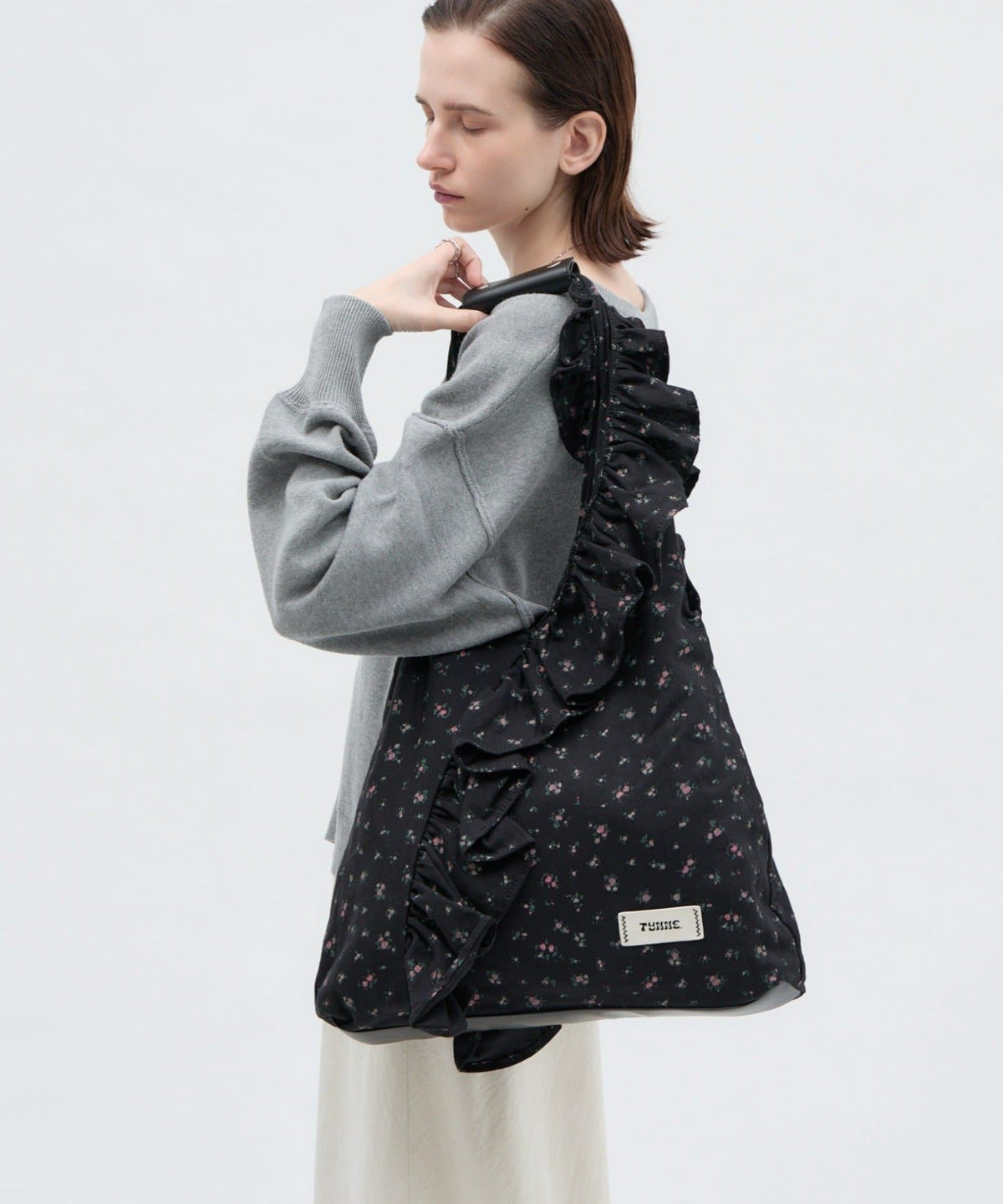 新色登場! TYNNE. 撞色荷葉邊Triangle Bag