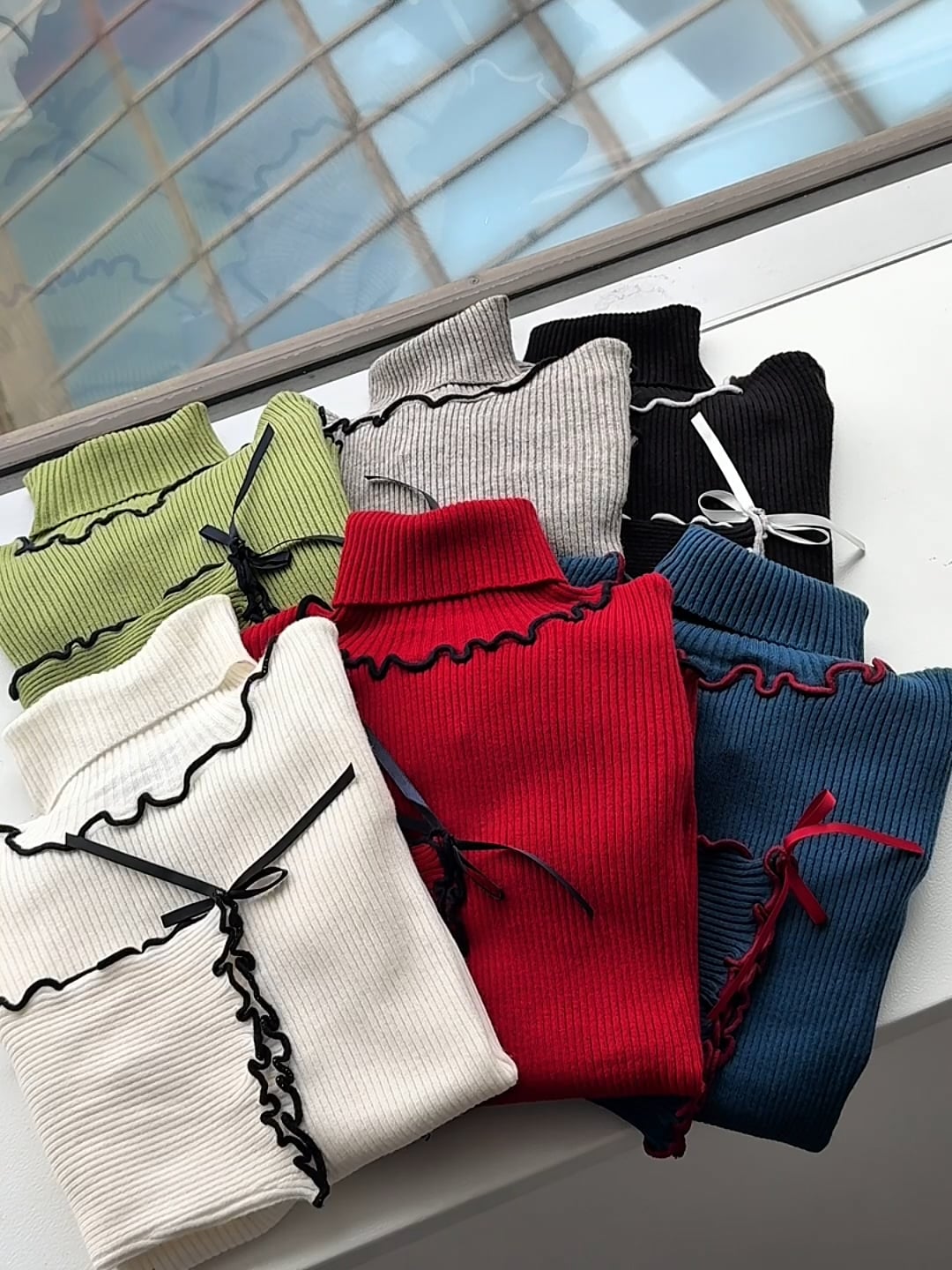 Kutir Ribbon 高領拼色 Knit